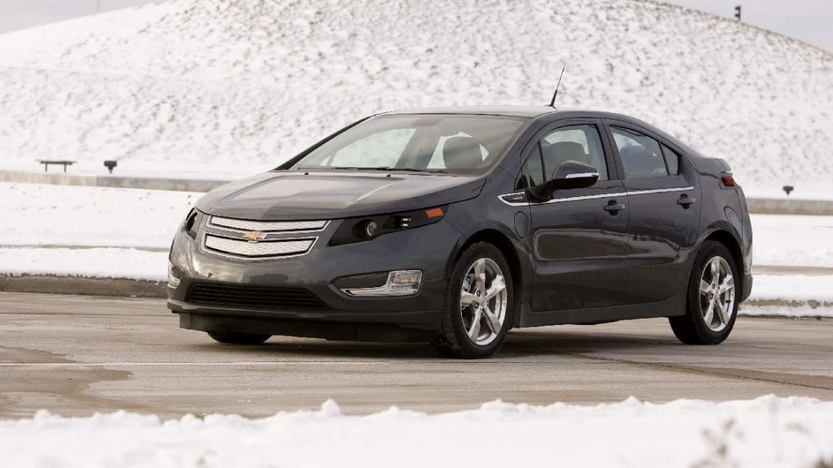 2011-chevrolet-volt-pre-production-prototype-january-2010_100303321