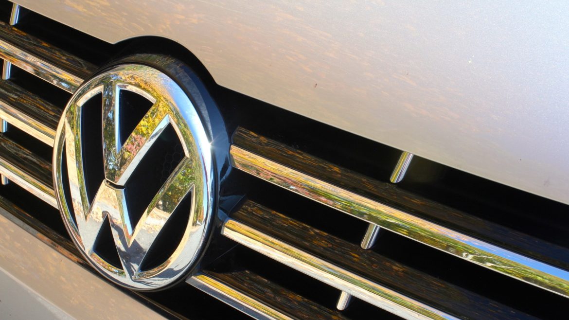 2012-volkswagen-passat_100406773