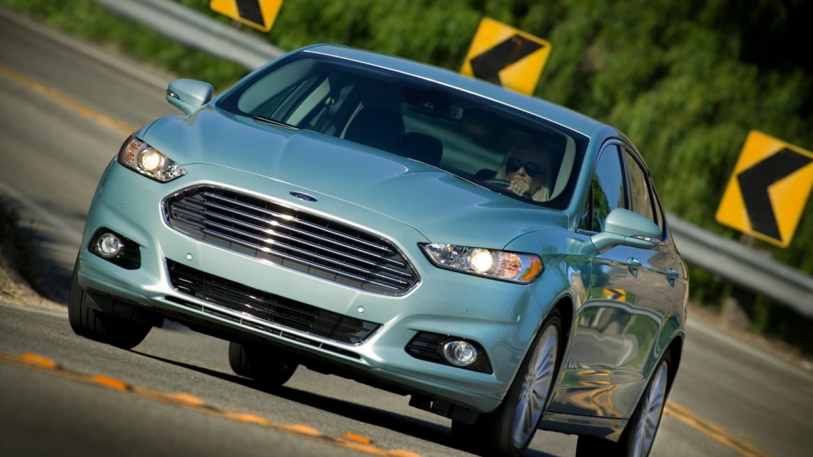 2013-ford-fusion-hybrid_100403121