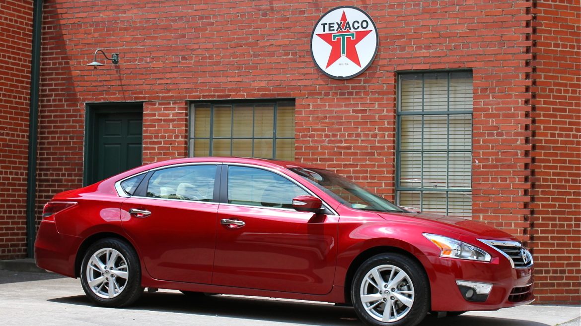 2013-nissan-altima_100391097