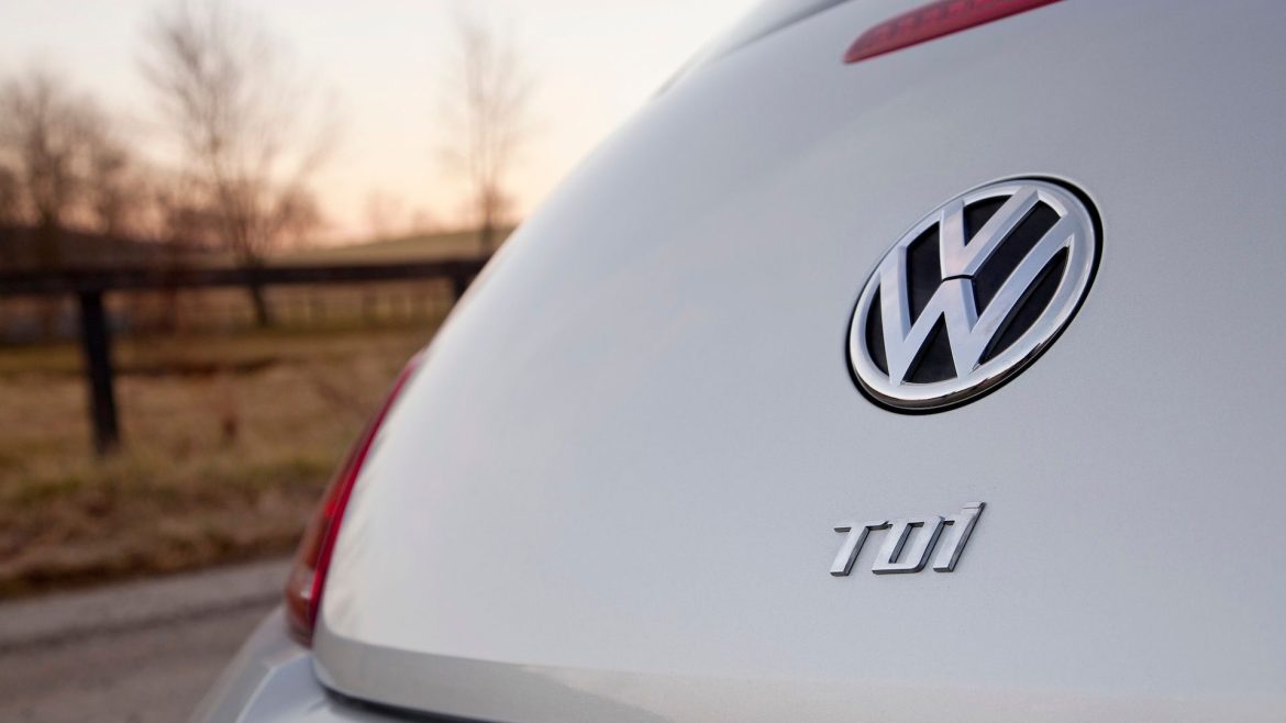 2014-volkswagen-beetle_100438525