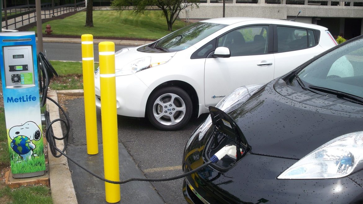 metlife-electric-car-charging-station-for-employee-use_100487213