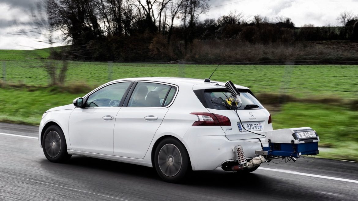 portable-emissions-measurement-systems-pems-on-a-peugeot-308_100557877